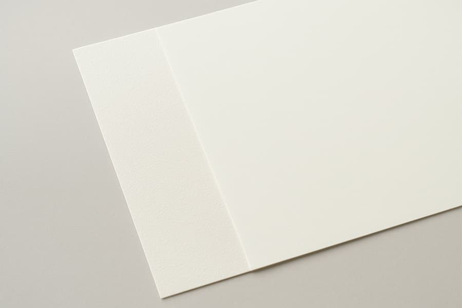 Ảnh: chụp cận cảnh giấy Ivory